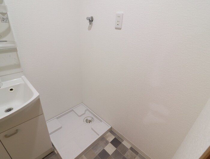 物件内観写真12　(洗濯機置場)