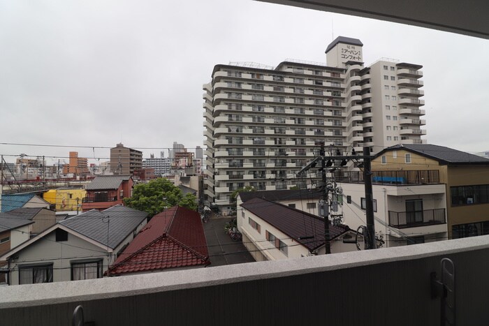 物件内観写真16　(室内からの展望)