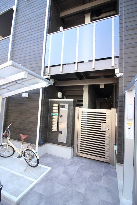 物件外観写真2　(エントランス部分)