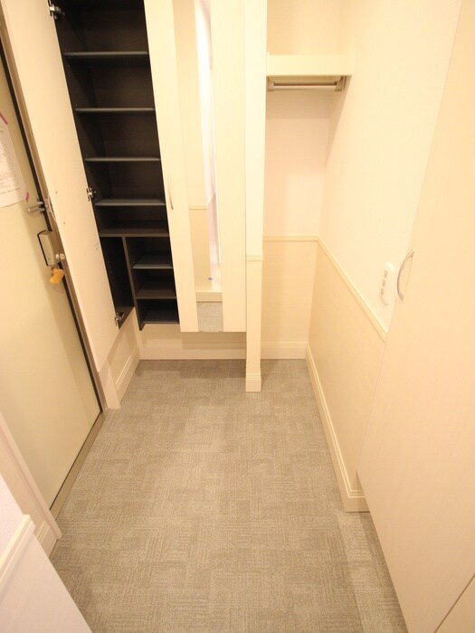 物件内観写真14　(玄関)