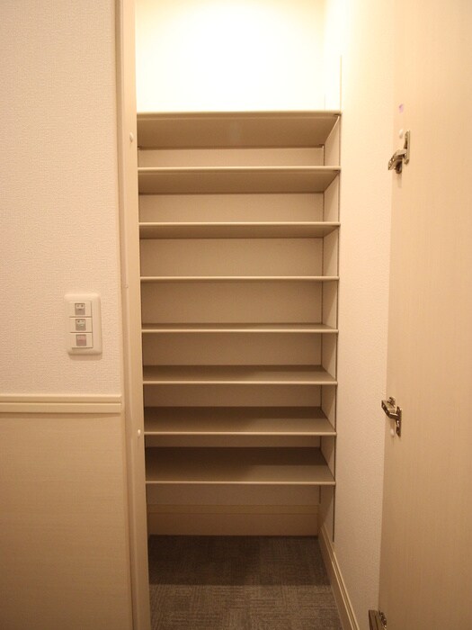 物件内観写真21　(収納)