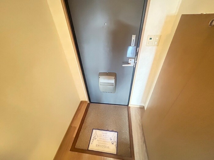 物件内観写真7　(玄関)