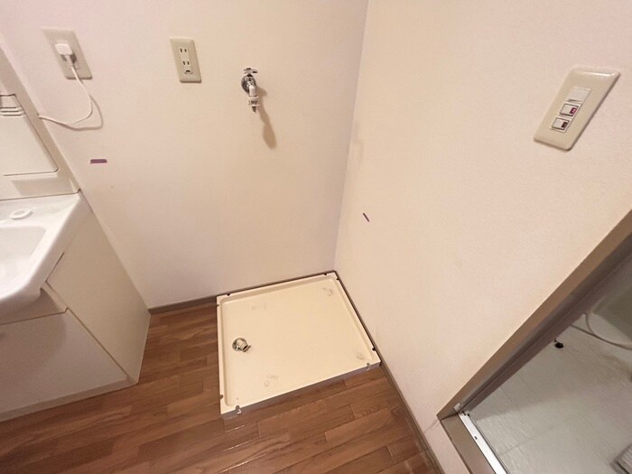 物件内観写真9　(洗濯機置場)