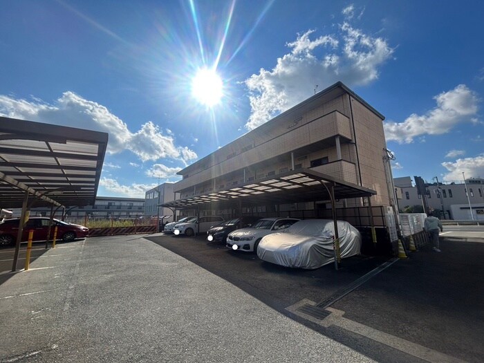 物件外観写真4　(駐車場)