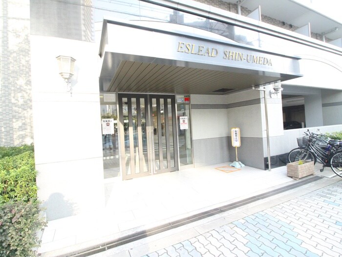 物件外観写真2　(エントランス部分)