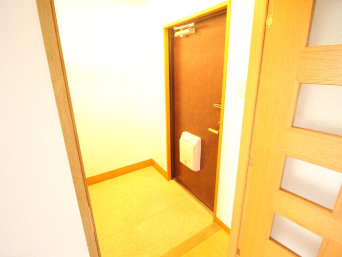 物件内観写真13　(玄関)
