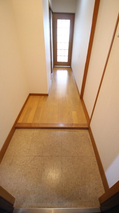 物件内観写真13　(玄関)