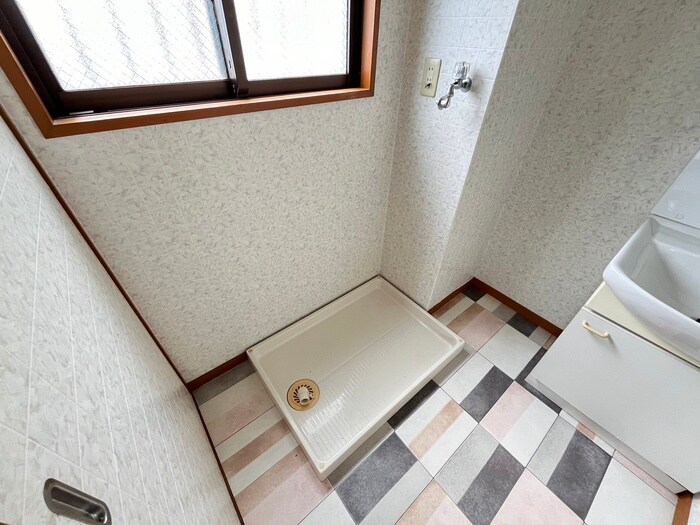 物件内観写真16　(洗濯機置場)