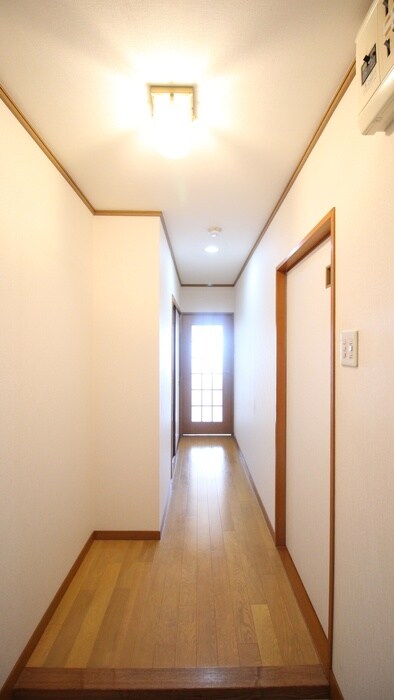 物件内観写真16　(廊下)