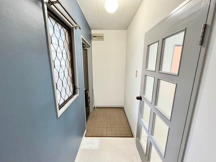 物件内観写真16　(玄関)