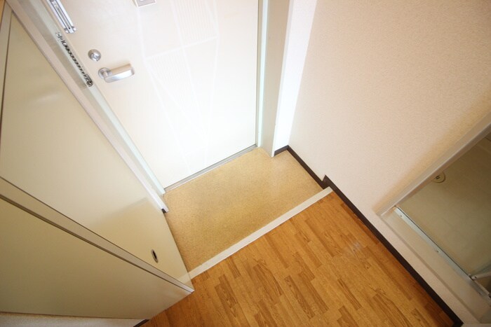 物件内観写真10　(玄関)