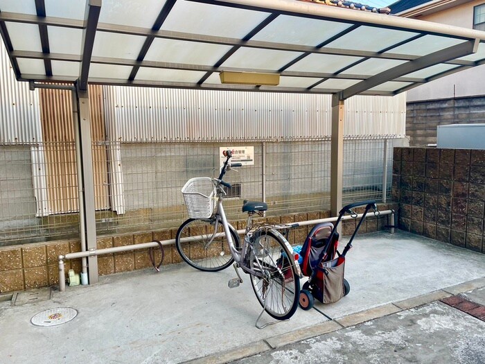 物件外観写真5　(駐輪場)