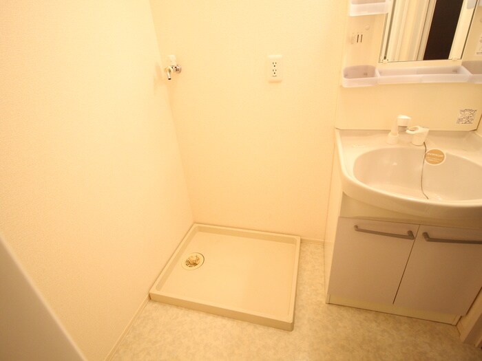 物件内観写真16　(洗濯機置場)