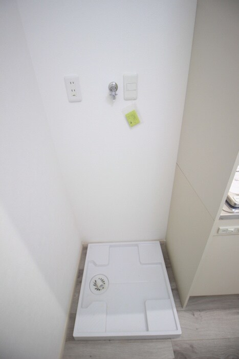 物件内観写真6　(洗濯機置場)