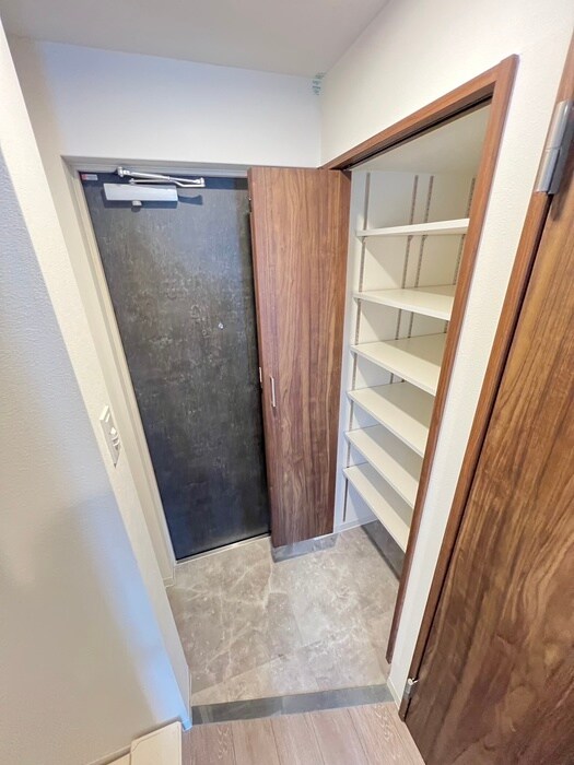 物件内観写真18　(玄関)