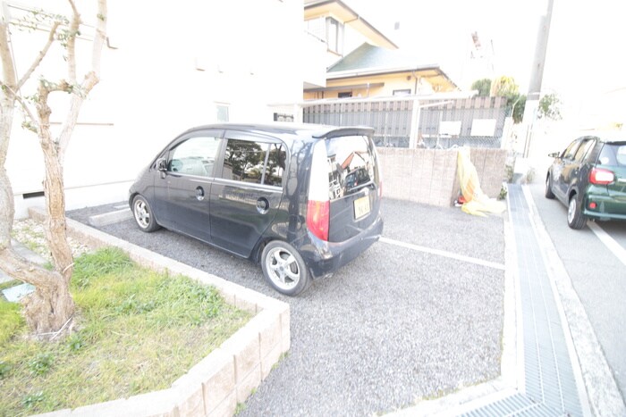 物件外観写真4　(駐車場)