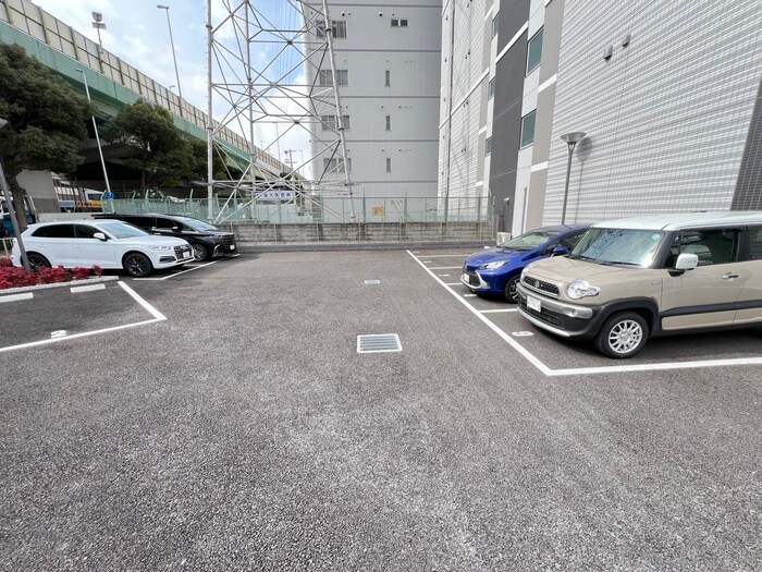 物件外観写真6　(駐車場)