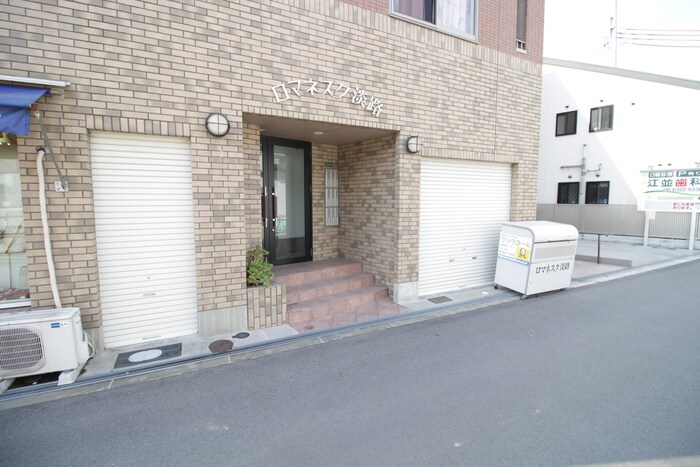 物件外観写真2　(エントランス部分)