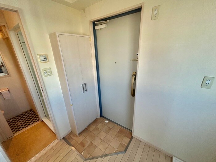 物件内観写真7　(玄関)