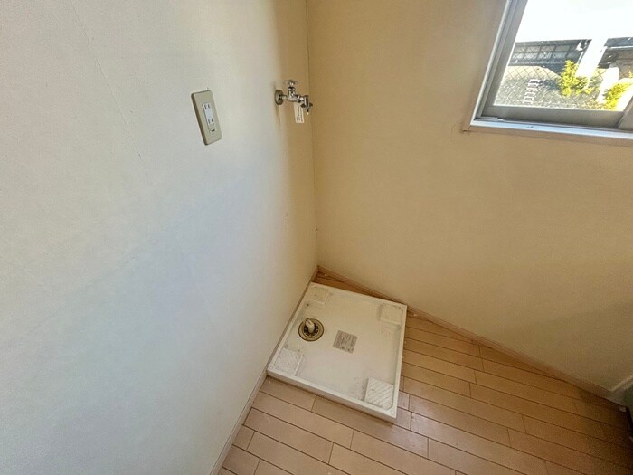 物件内観写真18　(洗濯機置場)