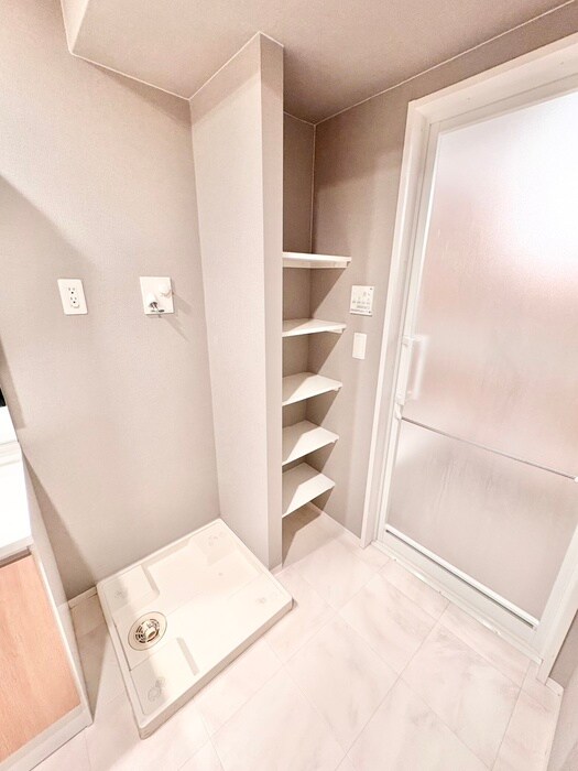 物件内観写真16　(洗濯機置場)