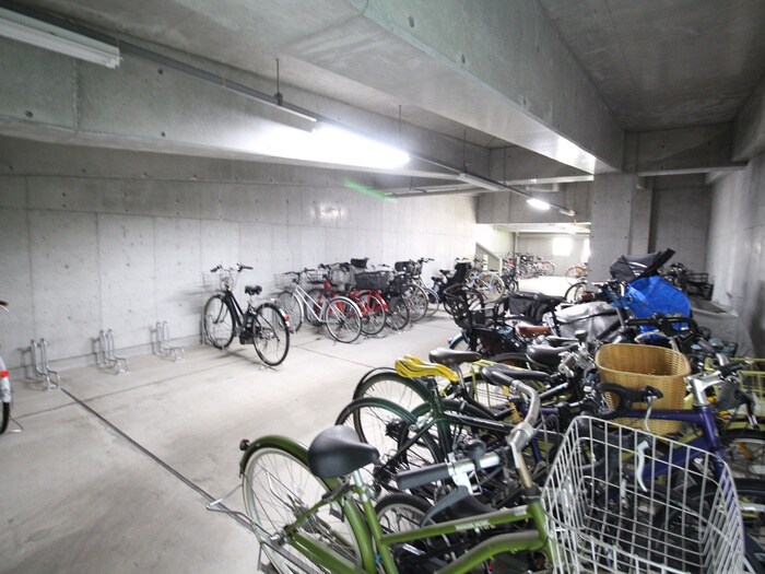 物件外観写真5　(駐輪場)