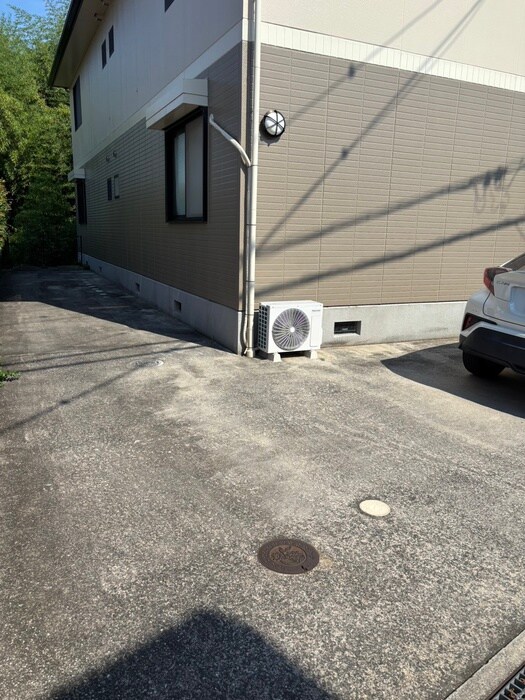 物件外観写真5　(駐車場)