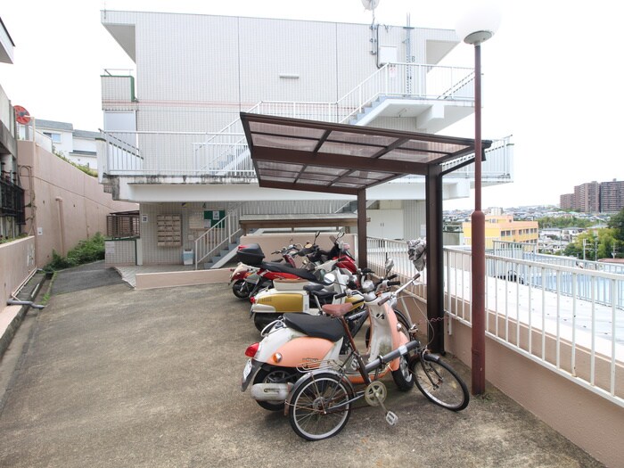 物件外観写真2　(駐輪場)