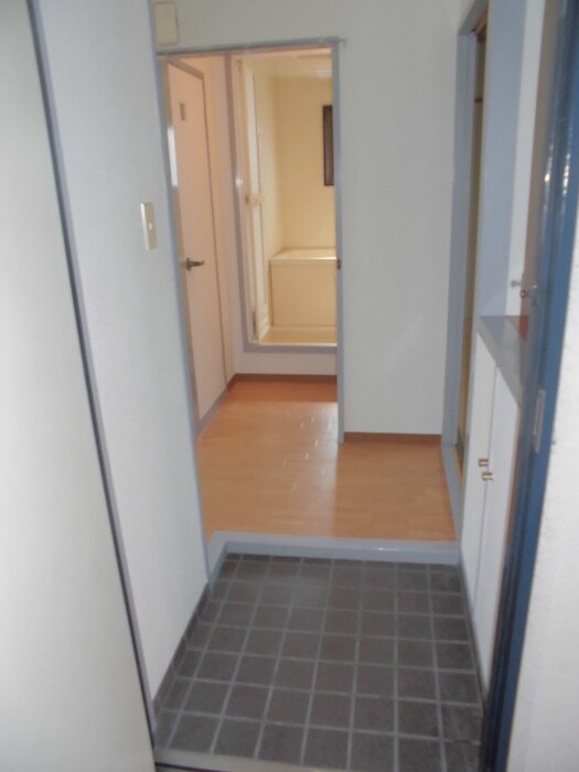 物件内観写真3　(玄関)