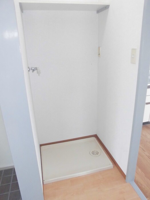 物件内観写真8　(洗濯機置場)