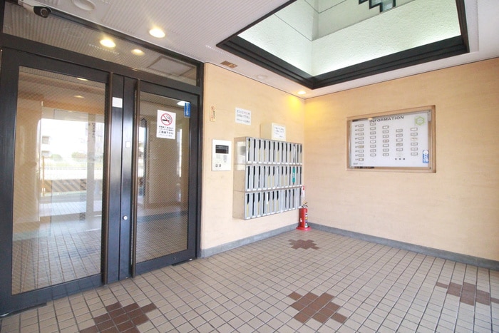 物件外観写真2　(エントランス部分)