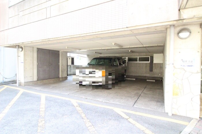 物件外観写真3　(駐車場)