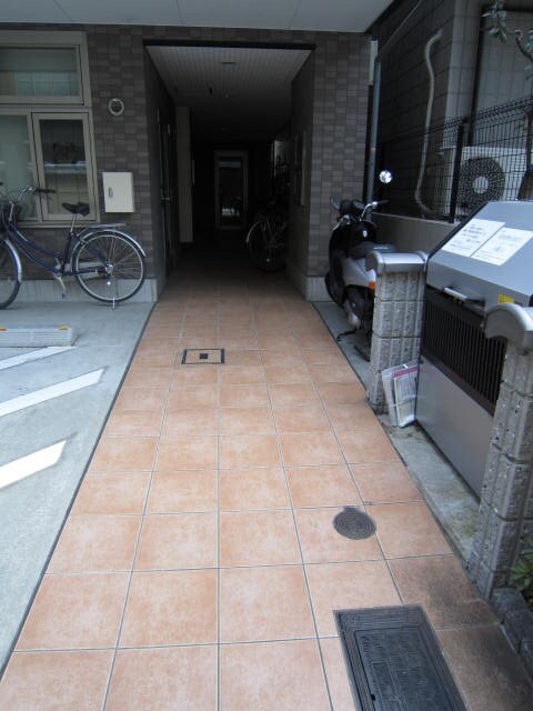 物件外観写真2　(エントランス部分)