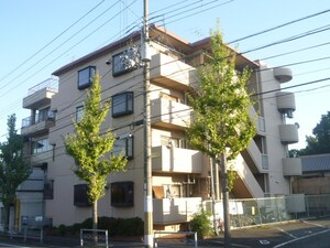 ホワイトエステ－ト外観写真
