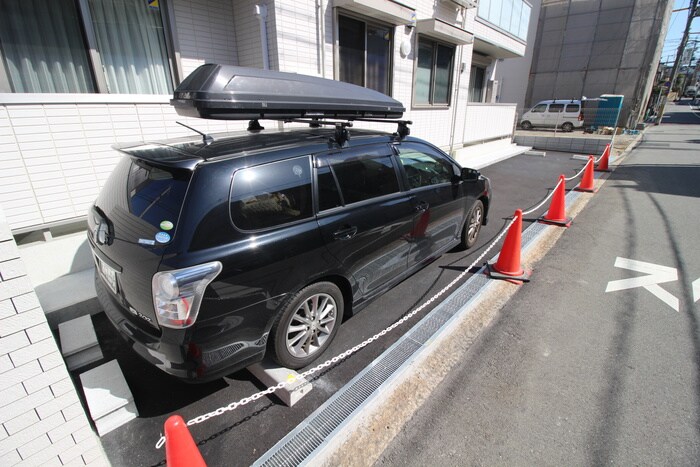 物件外観写真3　(駐車場)