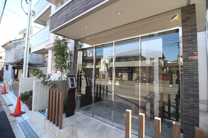 物件外観写真4　(エントランス部分)