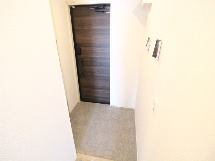 物件内観写真17　(玄関)