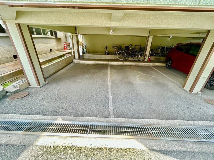 物件外観写真3　(駐車場)