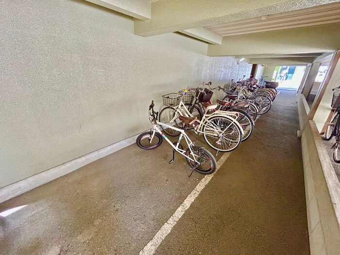 物件外観写真4　(駐輪場)