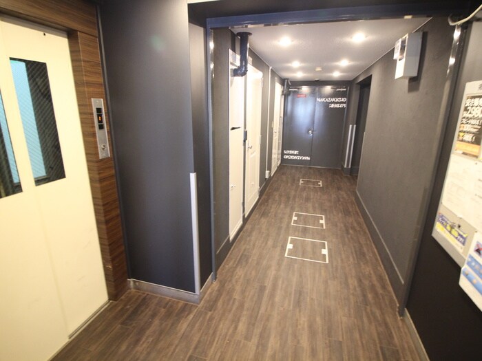 物件外観写真5　(エントランス部分)