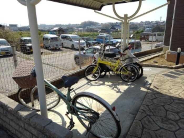 物件外観写真3　(駐輪場)