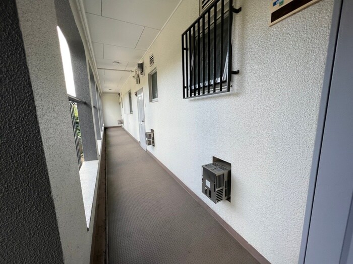 物件外観写真2　(エントランス部分)