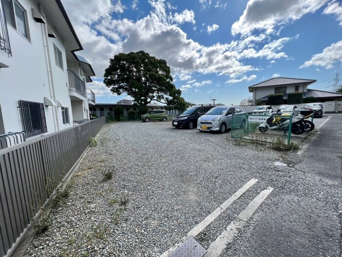 物件外観写真3　(駐車場)