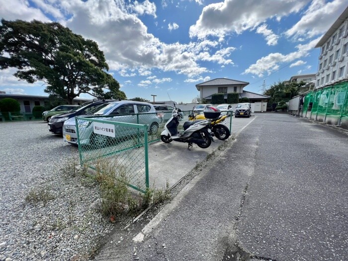 物件外観写真5　(駐車場)