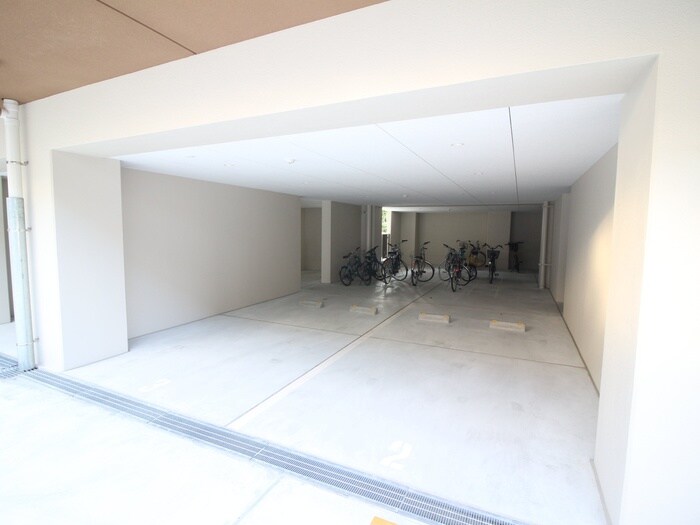 物件外観写真6　(エントランス部分)