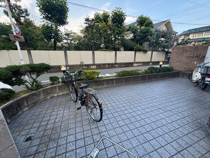 物件外観写真3　(駐輪場)