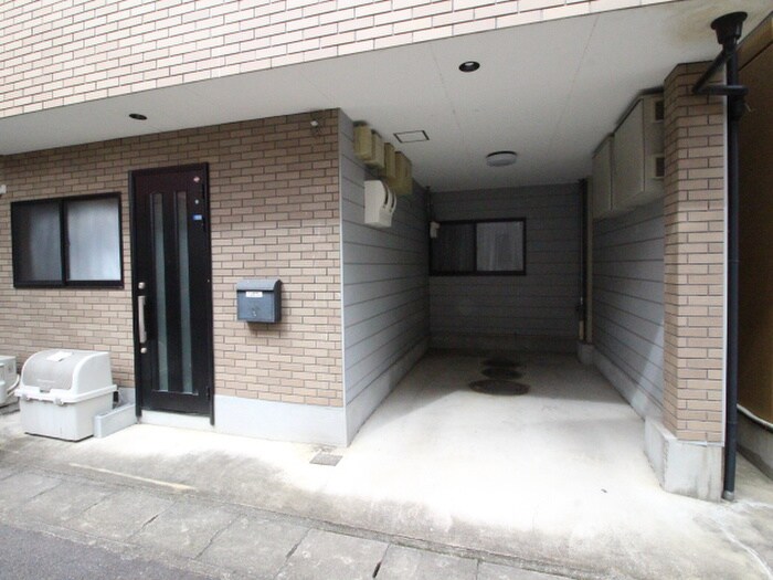 物件外観写真3　(駐車場)