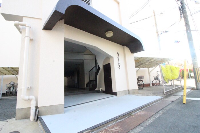 物件外観写真3　(エントランス部分)