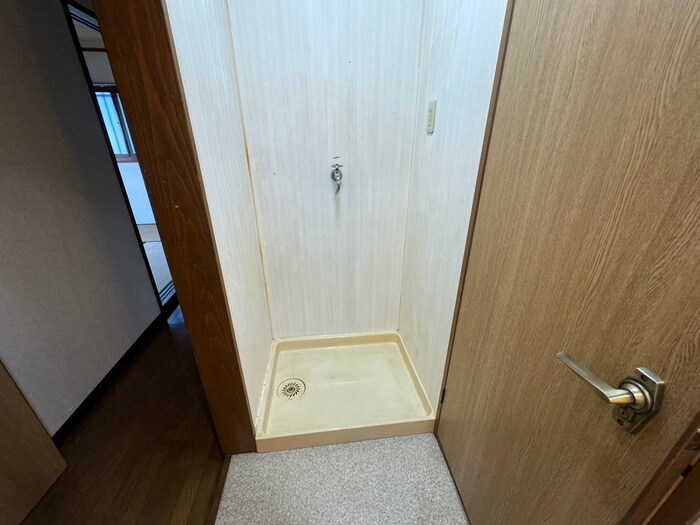 物件内観写真12　(洗濯機置場)