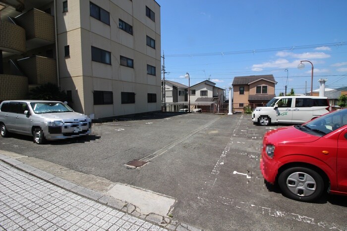 物件外観写真4　(駐車場)